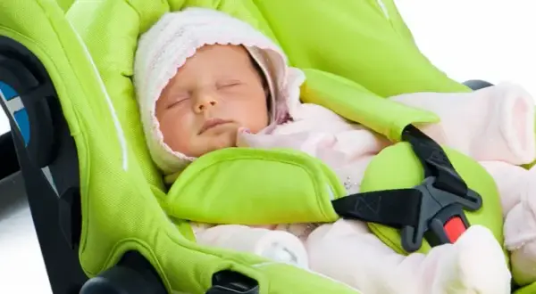 Jak prawidłowo ułożyć dziecko w foteliku Cybex Aton 5, aby zapewnić bezpieczeństwo