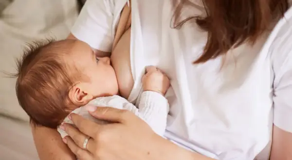 Co na gorączkę przy karmieniu piersią? Bezpieczne leki i porady