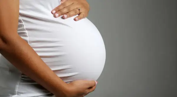 Odejście czopa – kiedy poród? Zrozum, co to oznacza dla Ciebie