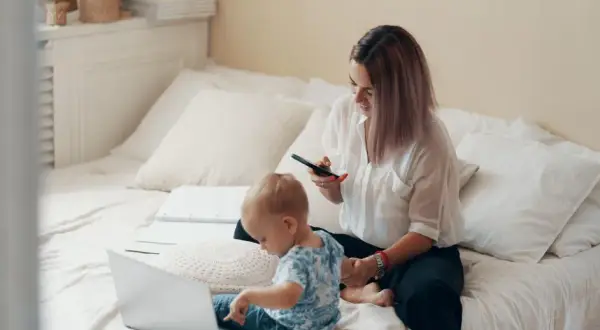 Czy na urlopie wychowawczym można pracować na cały etat bez konsekwencji?