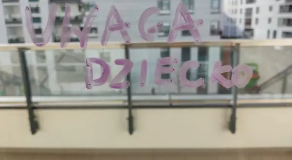 Jak skutecznie zabezpieczyć balkon przed dzieckiem i uniknąć niebezpieczeństw