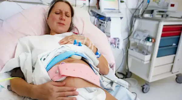 Celeston nie przyspiesza porodu, ale wspiera rozwój płuc płodu