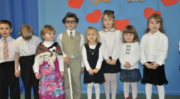 Jak łatwo przebrać dziecko za dziadka – proste pomysły na kostium i charakteryzację