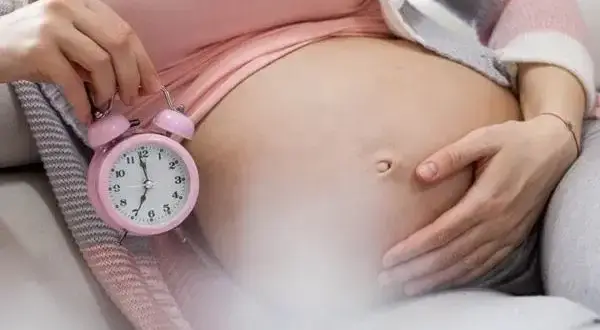 Skurcze co 5 minut podczas porodu - kiedy iść do szpitala?