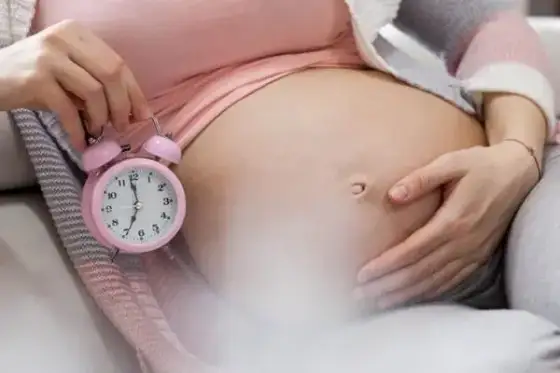 Skurcze co 5 minut podczas porodu - kiedy iść do szpitala?